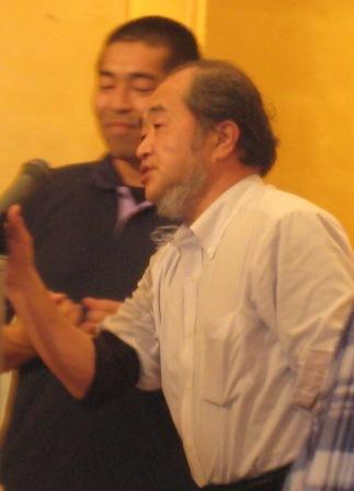 酔っ払った代表代理をやさしくフォローする藤原代表